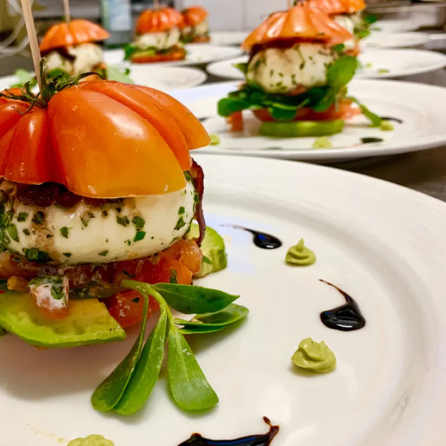 creation thumb for Ochsenherz/ Burrata / Portulak / Avocado / 8 jähriger Balsamico