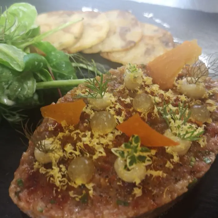 creation thumb for Tatar, Kalb, Rind,Serviettenknödel carpaccio, wild Kräuter,
