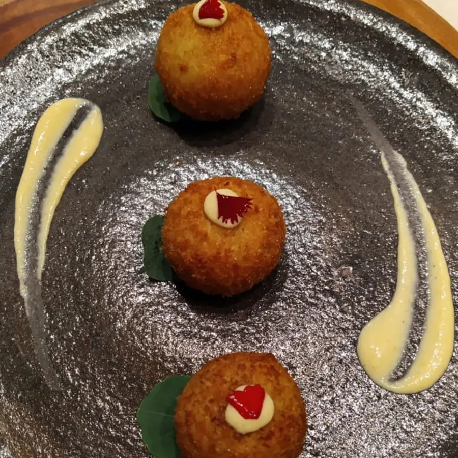 creation thumb for Empanadas de Pepitoria y Kimchi de tomate de árbol