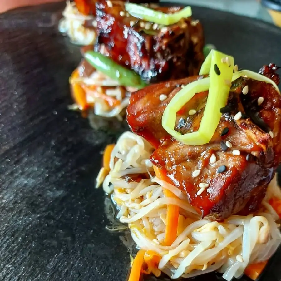 creation thumb for Agnello piccante in salsa teriyaki con insalatina orientale