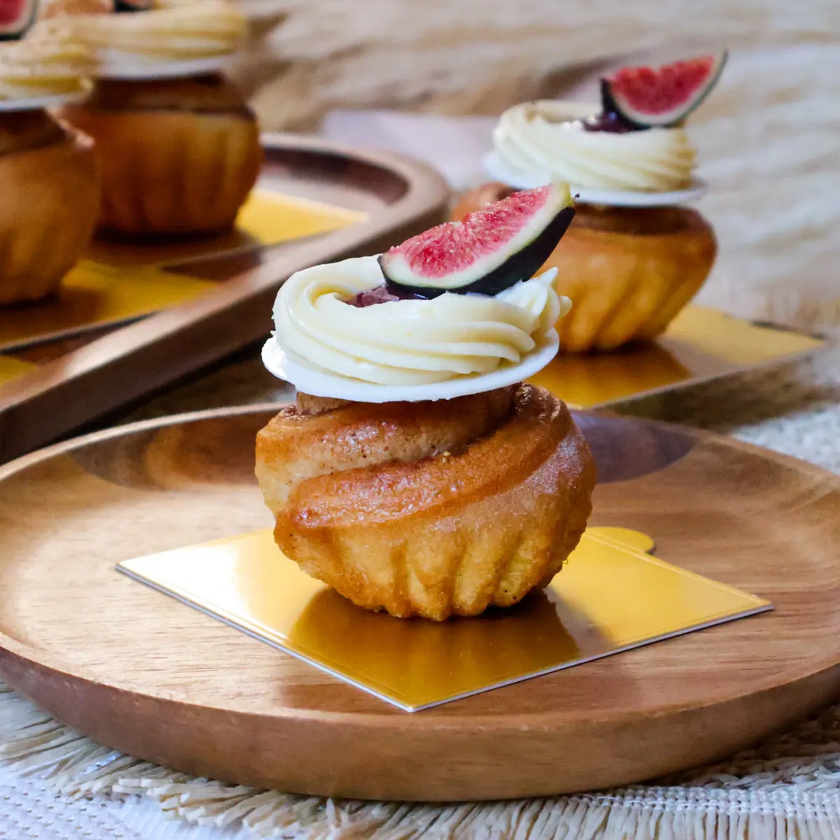 creation thumb for Cinnamon rolls with fig confit