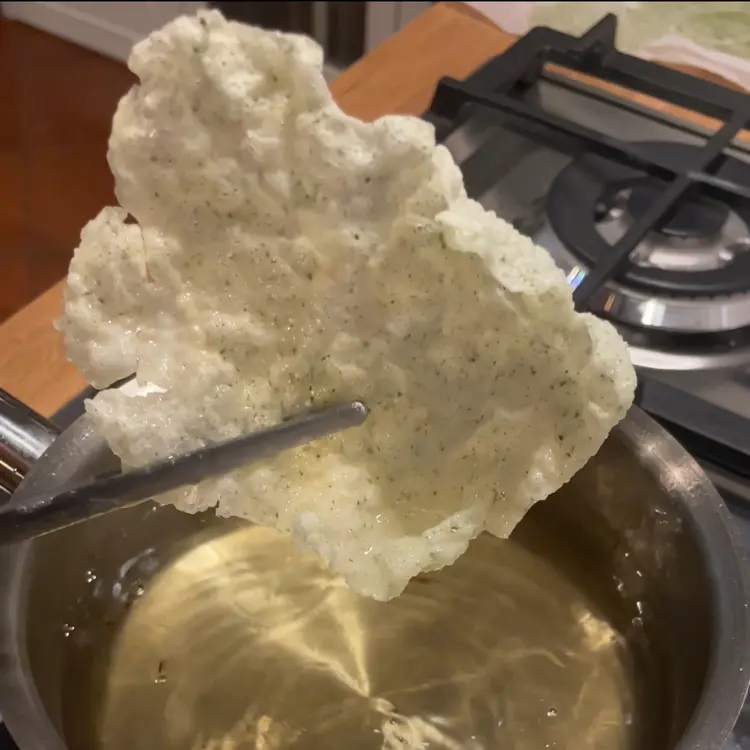 creation thumb for Chips di riso cosparsi di prezzemolo in polvere