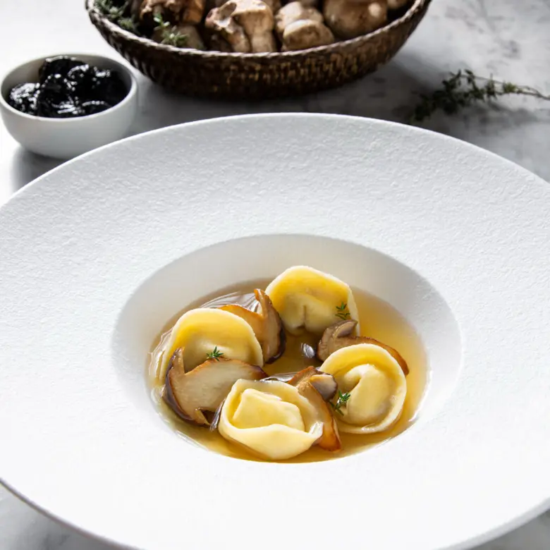 creation thumb for Tortelli au fromage de chèvre, prunes séchées et bouillon de cèpes
