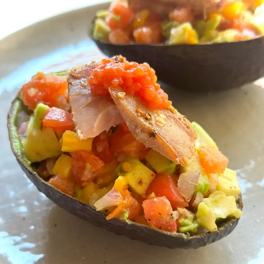 creation thumb for Guacamole, grilled tuna and tomato caviar