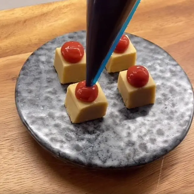 creation thumb for Petit fours de fudge de limón y chocolate blanco