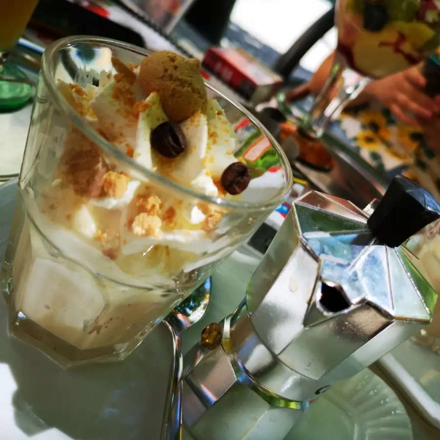 creation thumb for CAPPUCCINO UND VANILLEEIS MIT ESPRESSO EXTRA