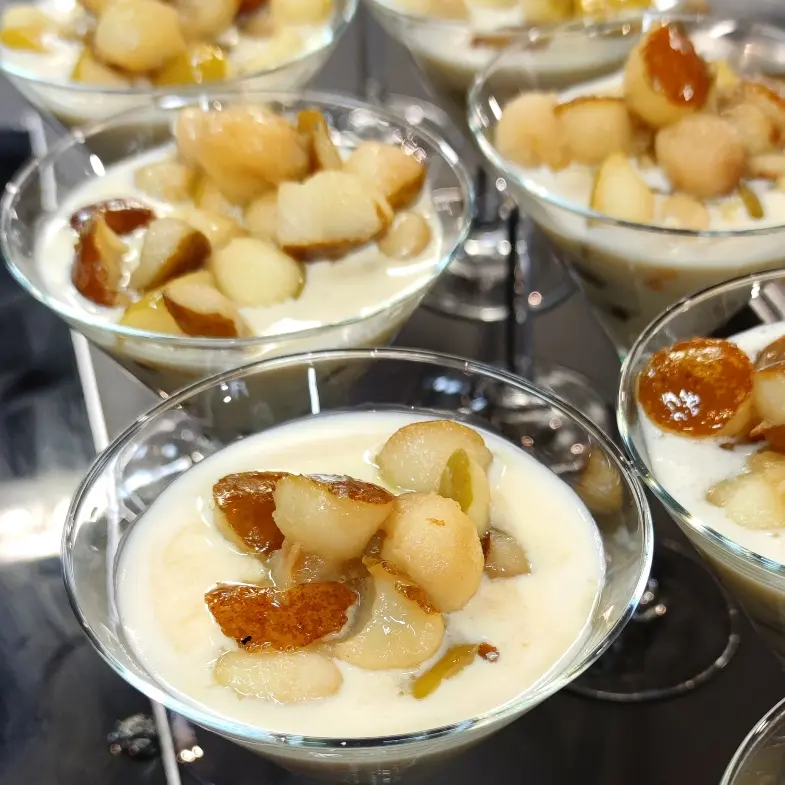 creation thumb for PERLAS DE MANZANA Y PERA FLAMBEADAS CON CREMA DE CAJETA