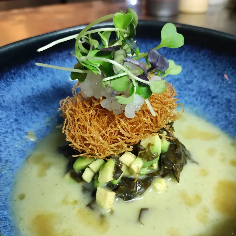 creation thumb for Capesante croccanti, insalata di wakame, brodo freddo con olio d'oliva