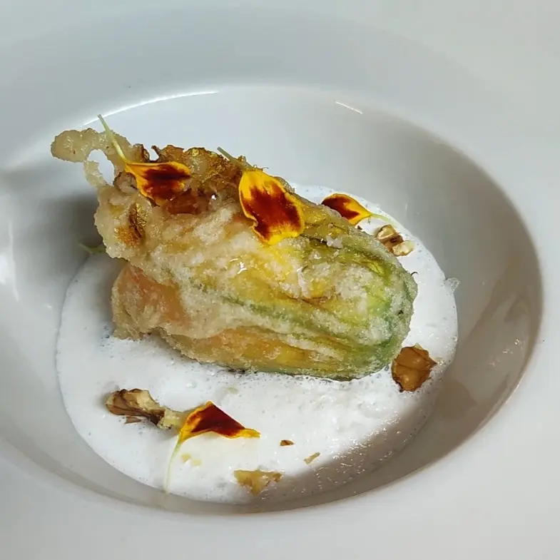 creation thumb for Fiori di zucca in tempura ripieni di formaggio e marmellata di ananas