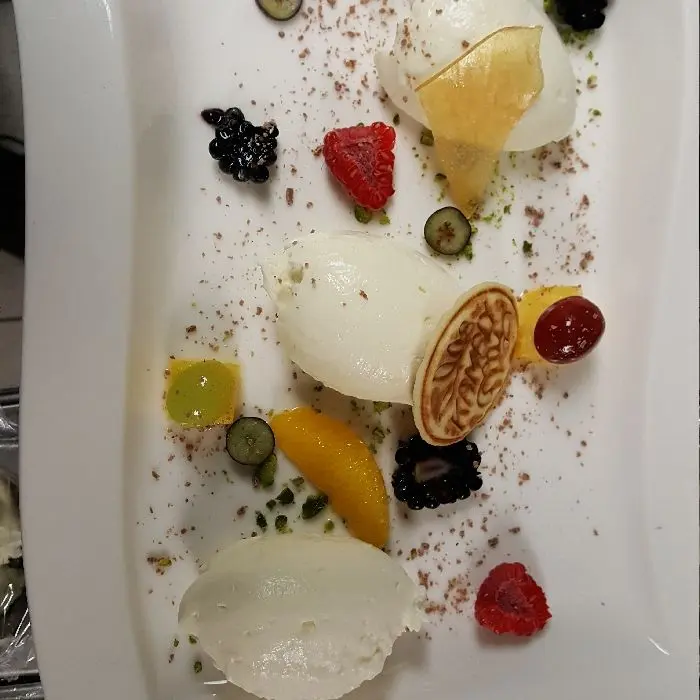 creation thumb for dessert /tobleronemousse/marinierte Früchte/Beeren