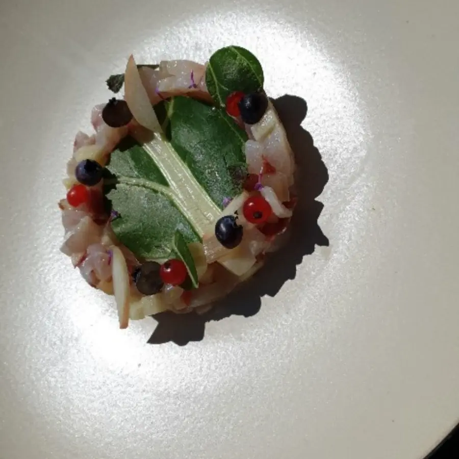 creation thumb for Tatare de loup de mer with peach and Blueberries