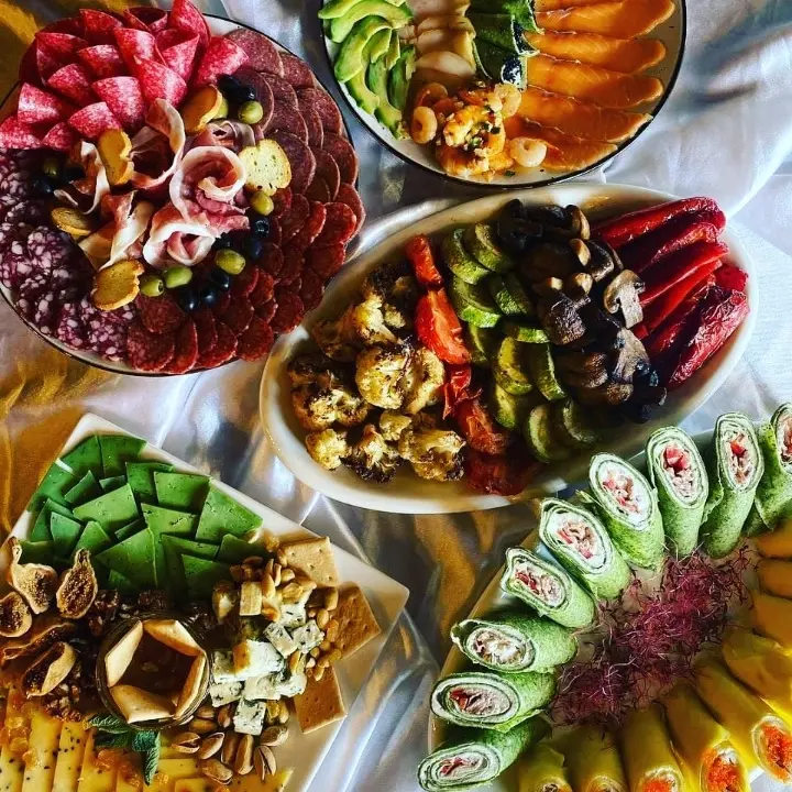 creation thumb for Any celebration should be stylish and tasty!