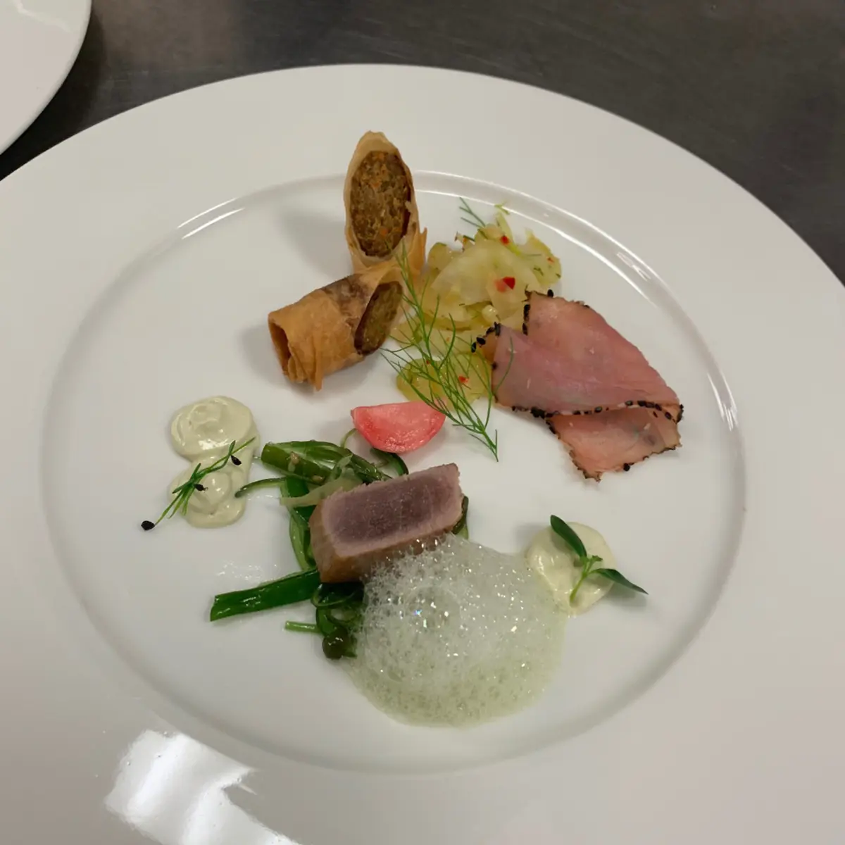 creation thumb for Tres formas de atún con espuma/mousse de wasabi