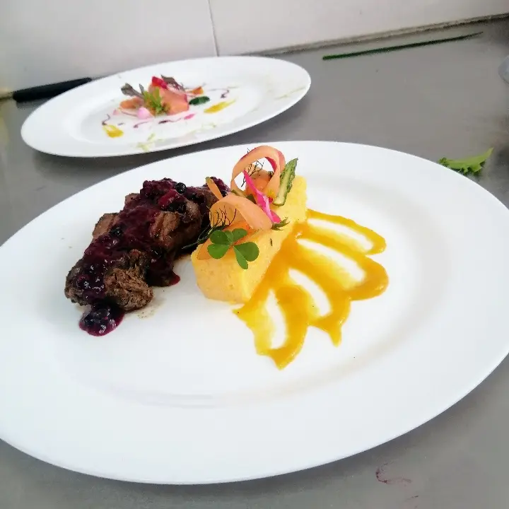 creation thumb for Feines Lendenfilet in roter Fruchtsauce