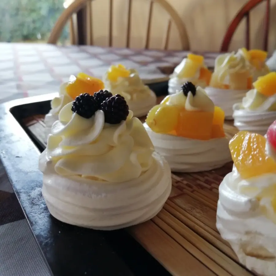 creation thumb for Pavlovas con frutas