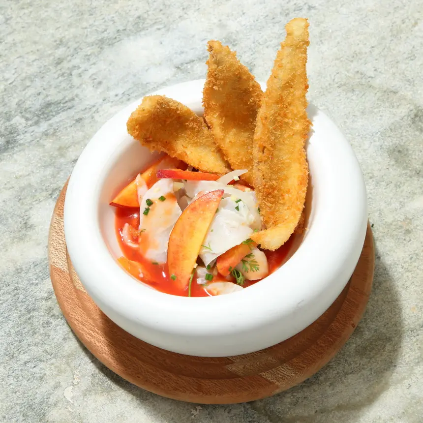 creation thumb for Ceviche coda gialla, latte di tigre, pesca, pelle di pesce croccante panko.