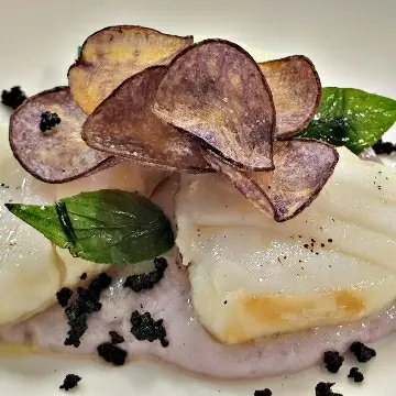 creation thumb for Cod in oil with potato chips and violet potato mousse
