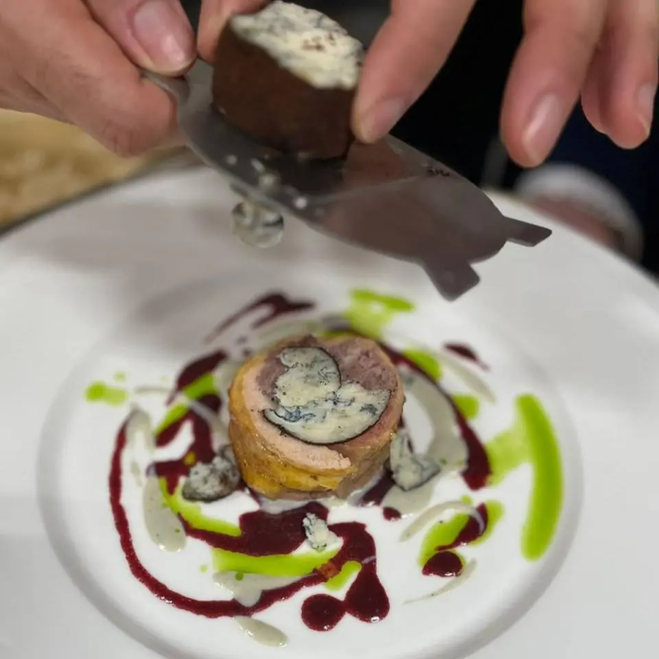 creation thumb for CBT GUINEA FOWL ROLLE, WITH GORGONZOLA, BLUEBERRIES AND ROCKET