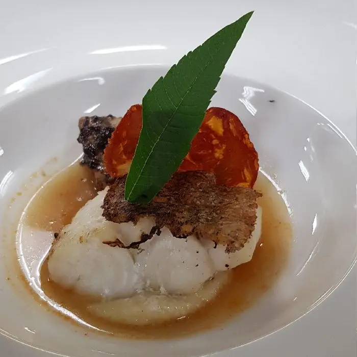 creation thumb for Gebratenes Wallerfilet im Fischsud mit Chorizochip