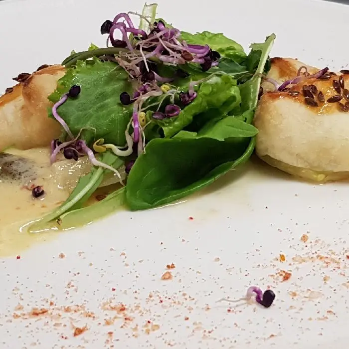 creation thumb for Spargel Golatschen mit Frühlingshaftem Salat und Kräuterdressing