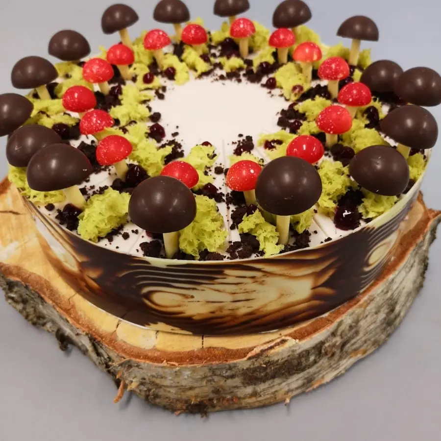 creation thumb for Schwarzwälder Hagebutte Torte