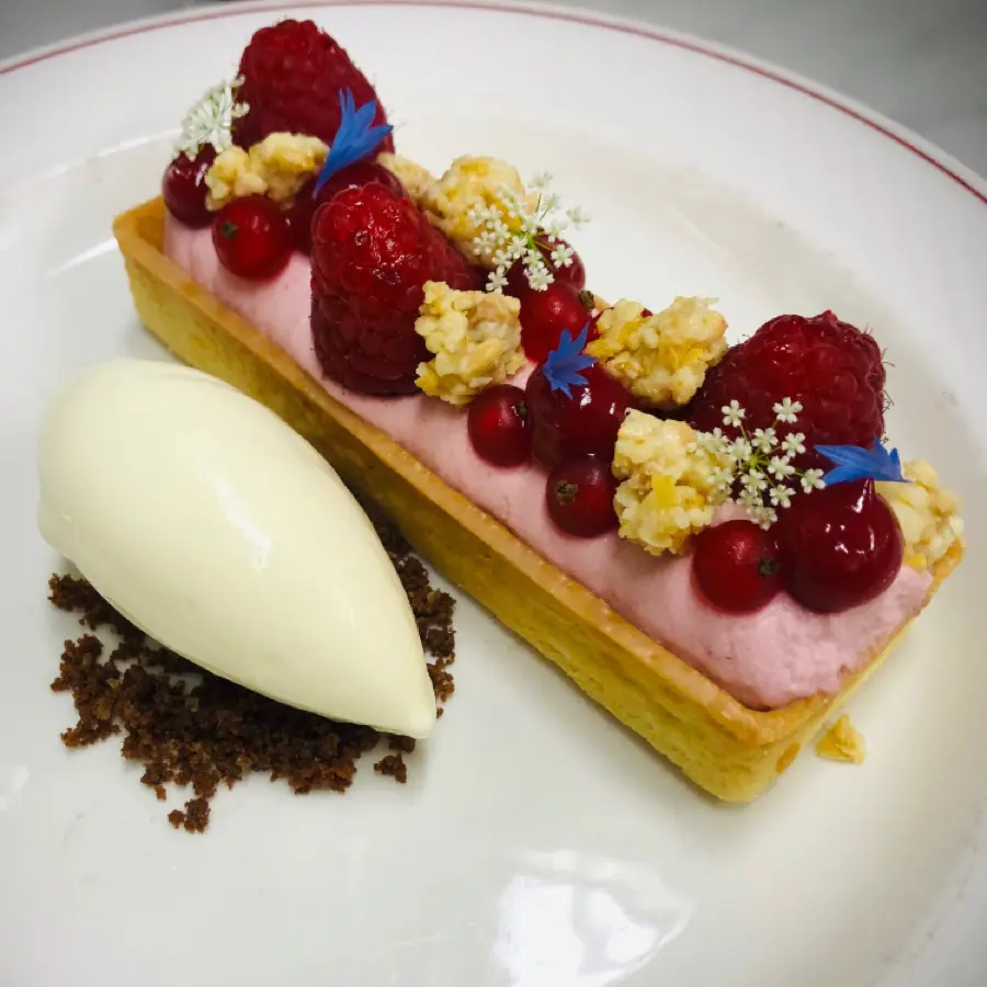creation thumb for Raspberry-mascarpone tart with raspberry ganache / hafecrumble / raspberry gel / mascarpone ice cream