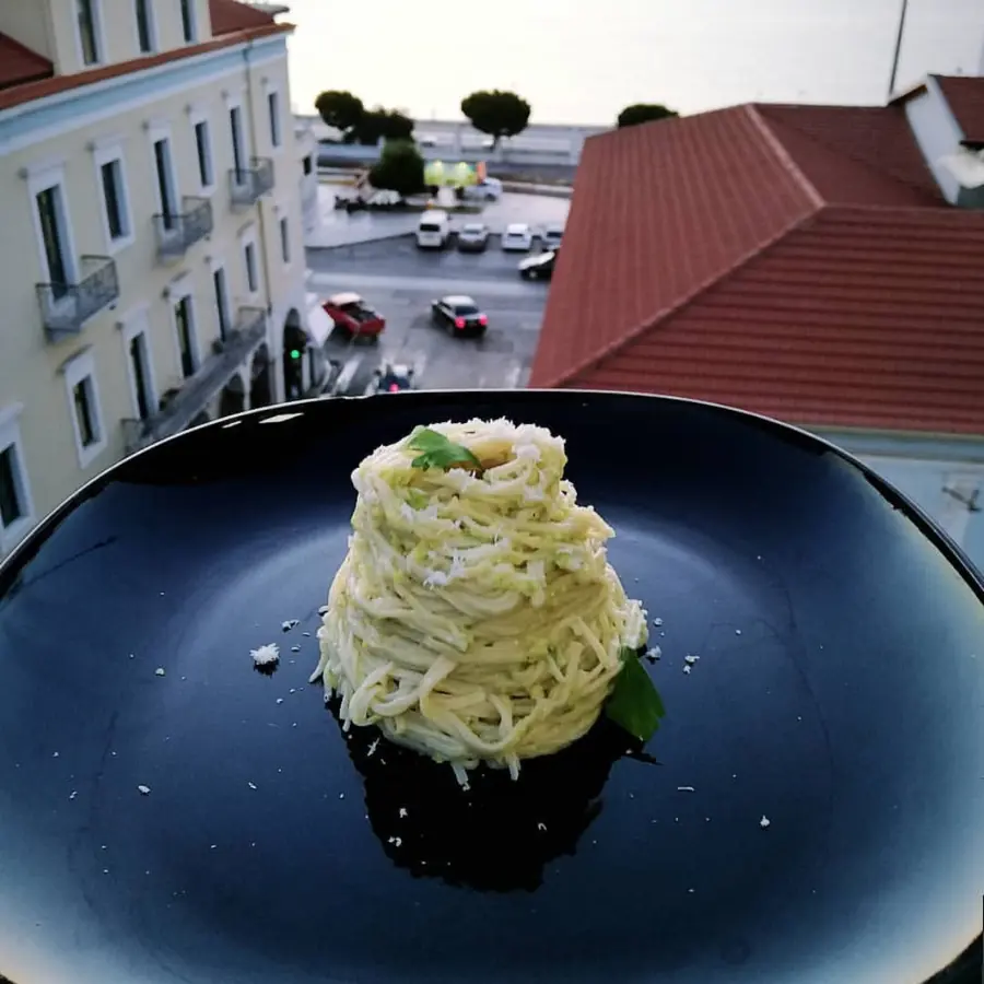 creation thumb for Fresh pasta / pesto avocado