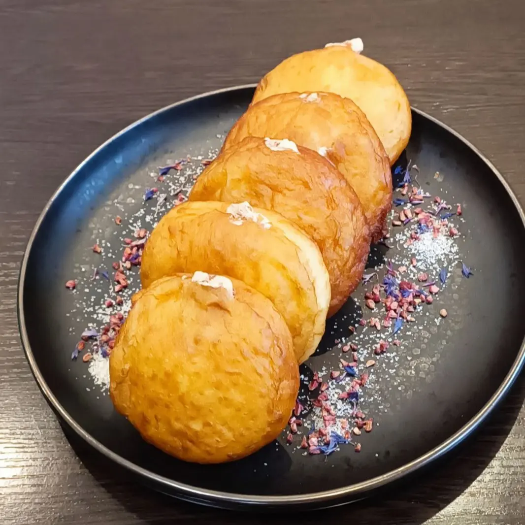 creation thumb for Airy doughnuts stuffed with milk ganache.
