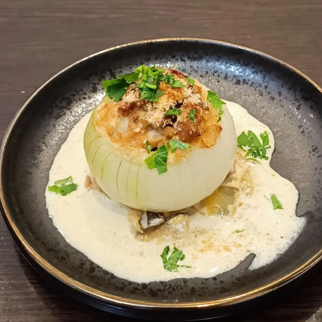 creation thumb for Onion stuffed with chicken oysters with porcini