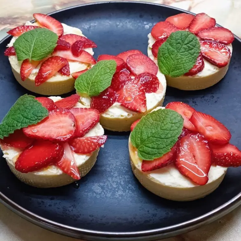 creation thumb for Tartlets with raspberries, ganache on white chocolate