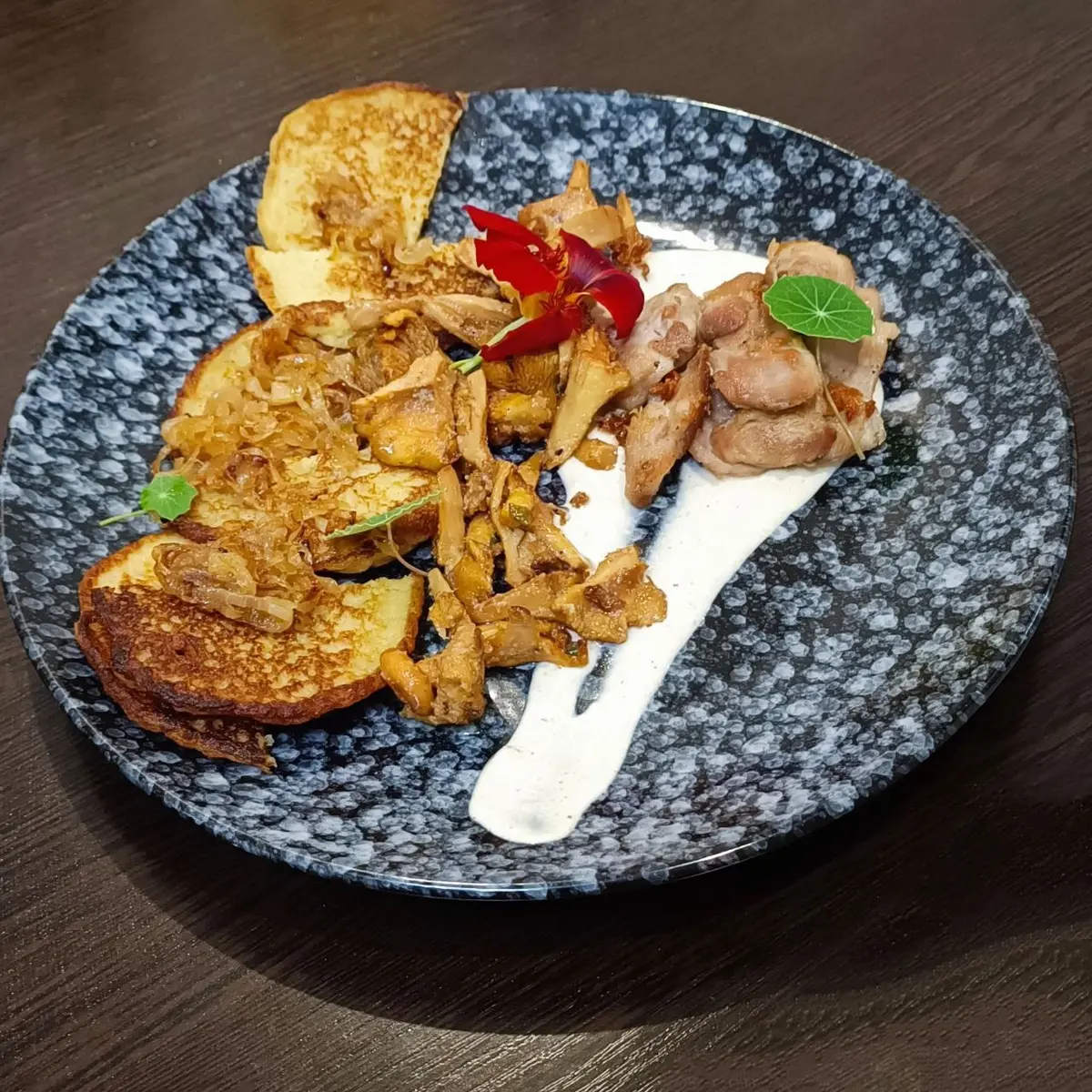 creation thumb for Potato pancakes, chanterelles, chicken oysters.