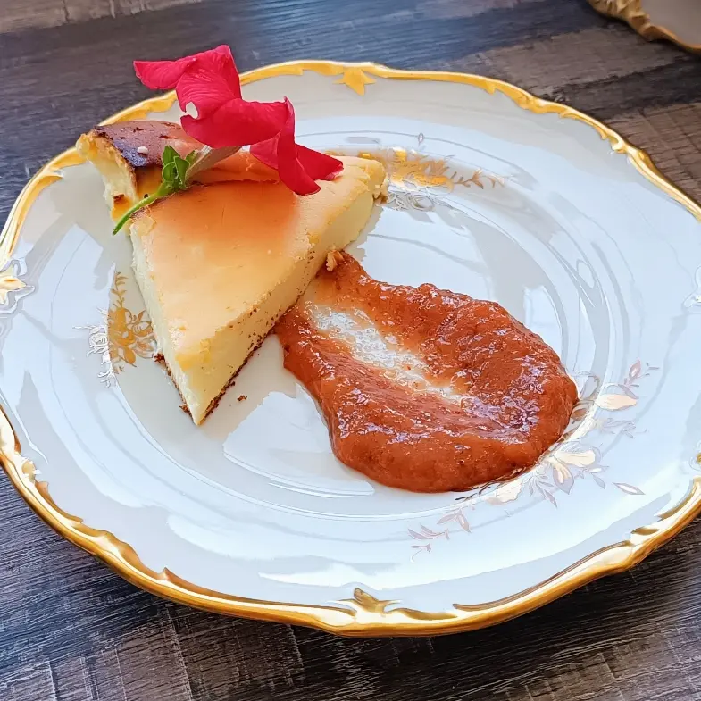 creation thumb for Basque cheesecake with jam peach-cinnamon-pink pepper