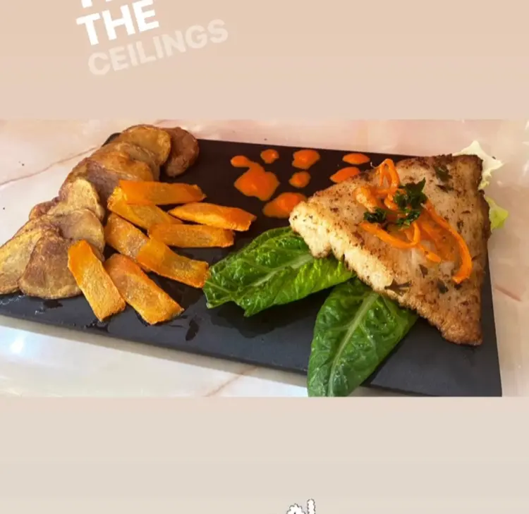 creation thumb for Fish filet with potato and carrots chips and pepper sauce