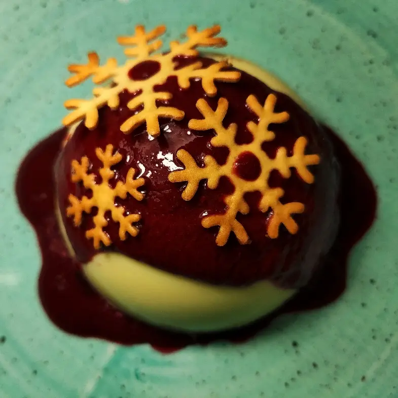 creation thumb for Almond praline cream/forest fruit sauce/white chocolate