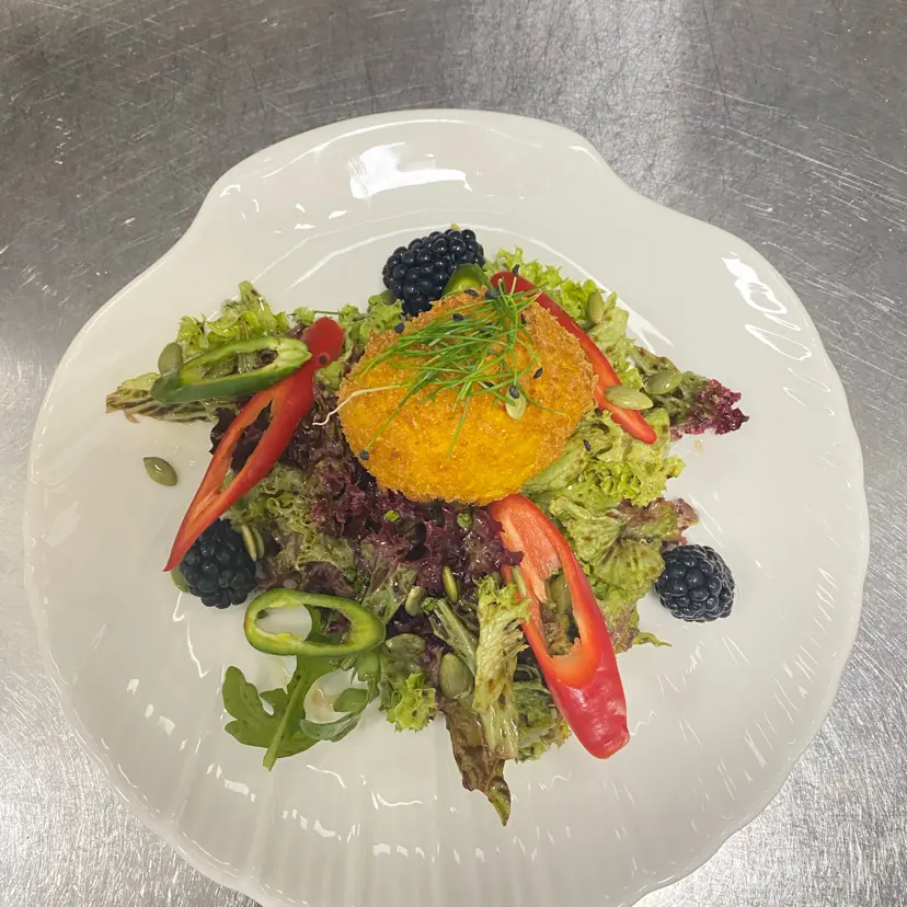 creation thumb for Spicy berry crunch salad