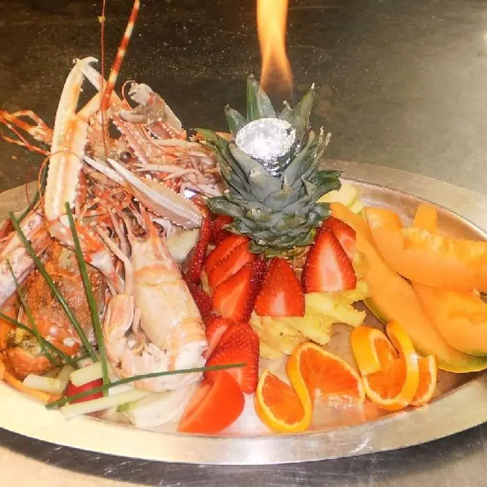 creation thumb for Piatti innovativi:il primo piatto e catalana di frutta:Poi ce il nostro calamaro ripieno con prezzemolo addolcificato :E poi i nostri pacheri all granchio