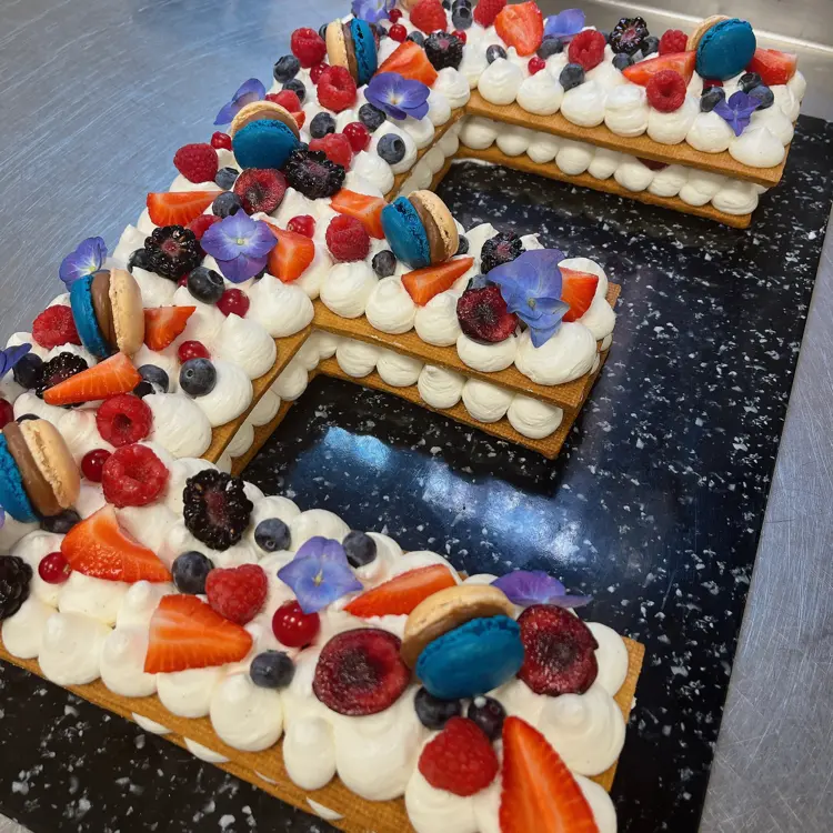 creation thumb for Cream tart with red fruits🫐🍓