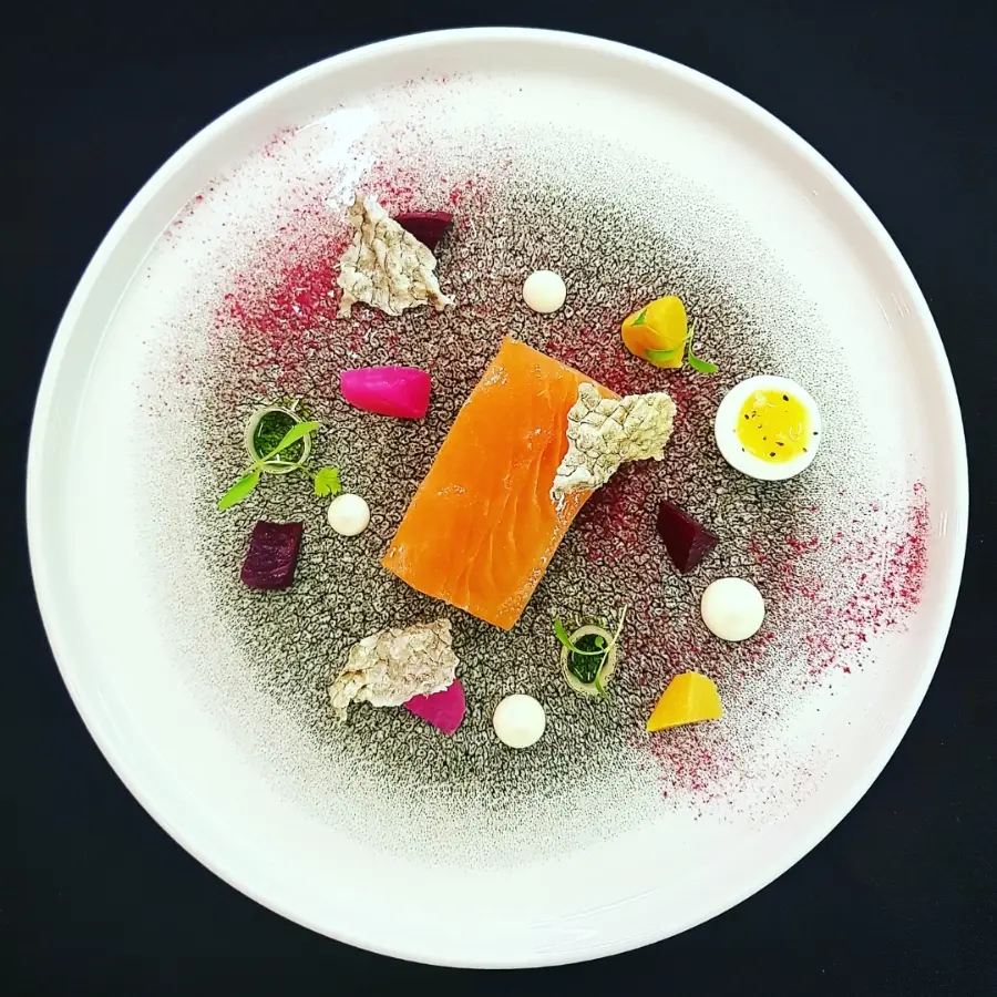 creation thumb for Hot smoked & confit Salmon, crispy skin, pickled beets & gel, quail egg, simple and tasty 🐟
.