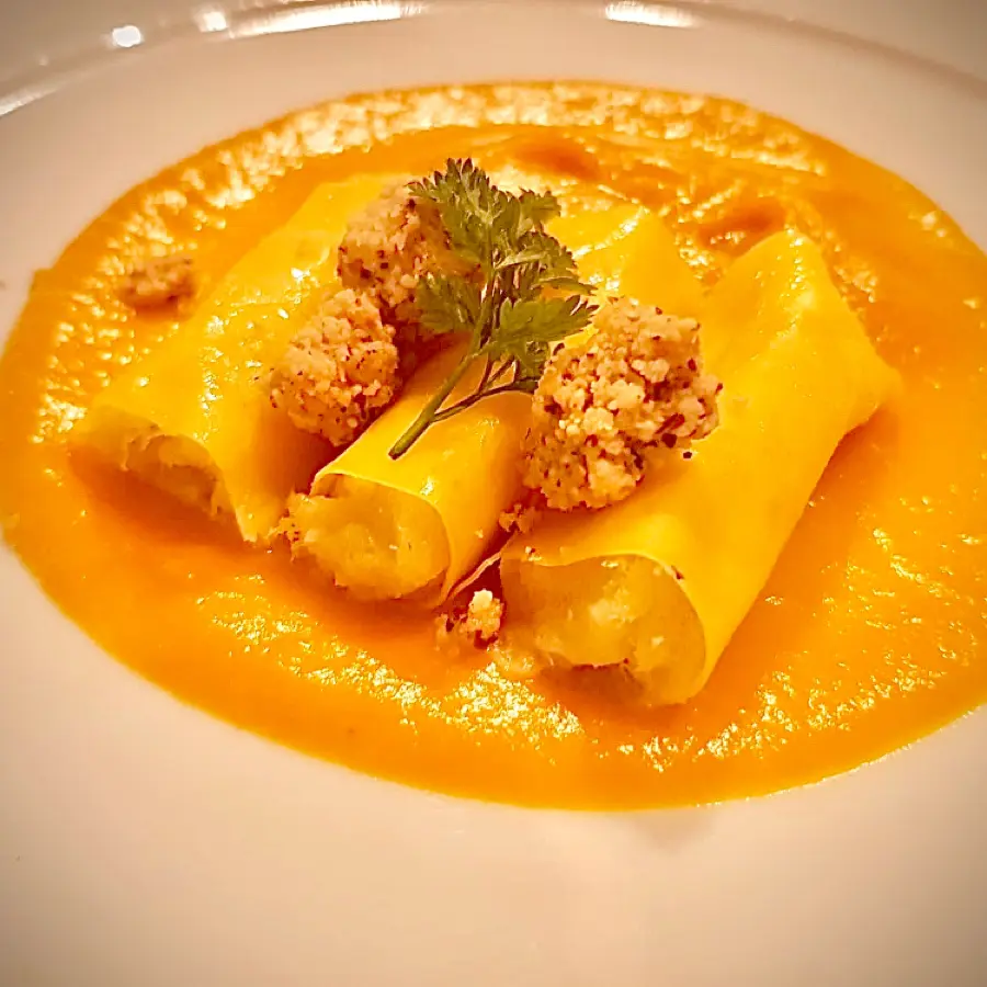 creation thumb for Cannelloni con baccalà mantecato, crema di zucca e crumble di nocciole