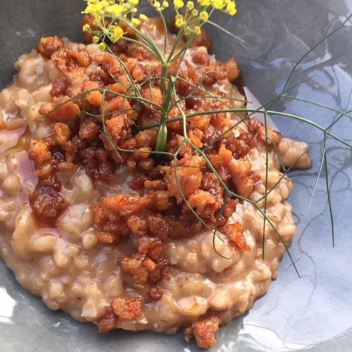 creation thumb for Schwarzes Knoblauch Risotto/ geröstet salsiccia/