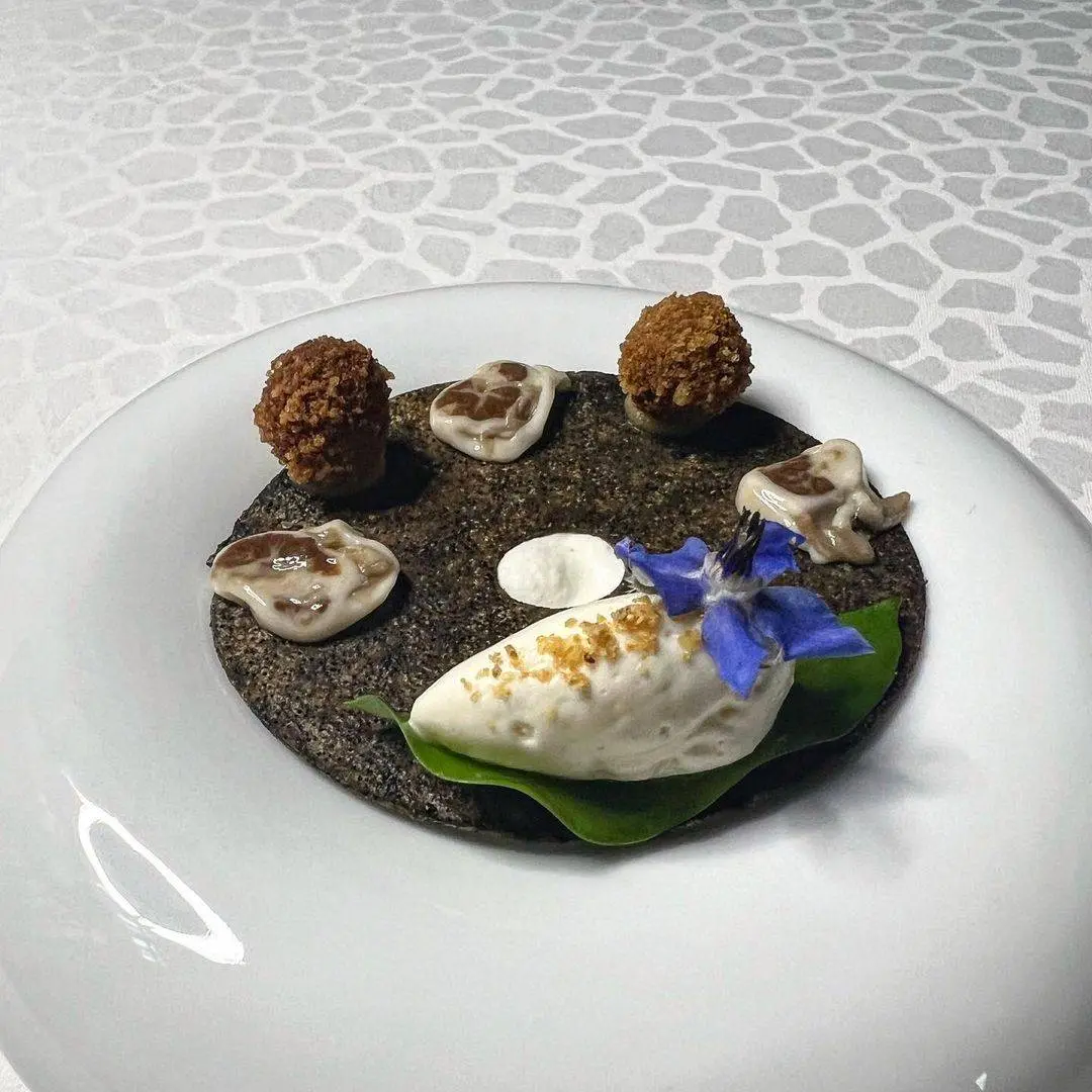 creation thumb for Hazelnut-smoked Oyster Tartar & Braised Oxtail Effiloché