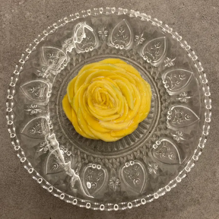 creation thumb for Tartaleta rellena de compota de mango y meloso de yogur y canela.