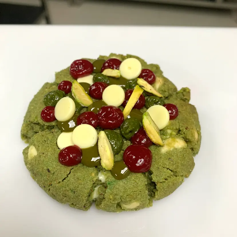 creation thumb for Pistachio and raspberry gourmet cookie