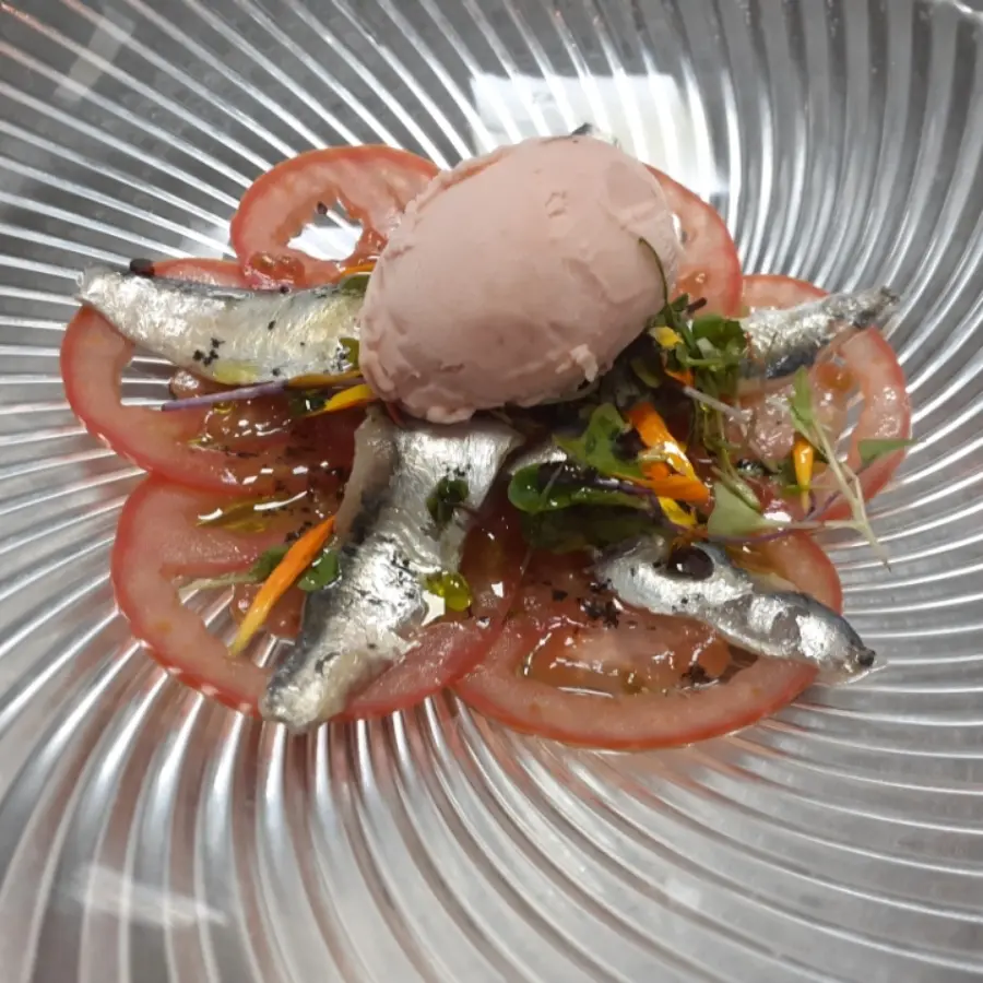 creation thumb for Carpaccio de tomate y su helado, anchois escabechadas