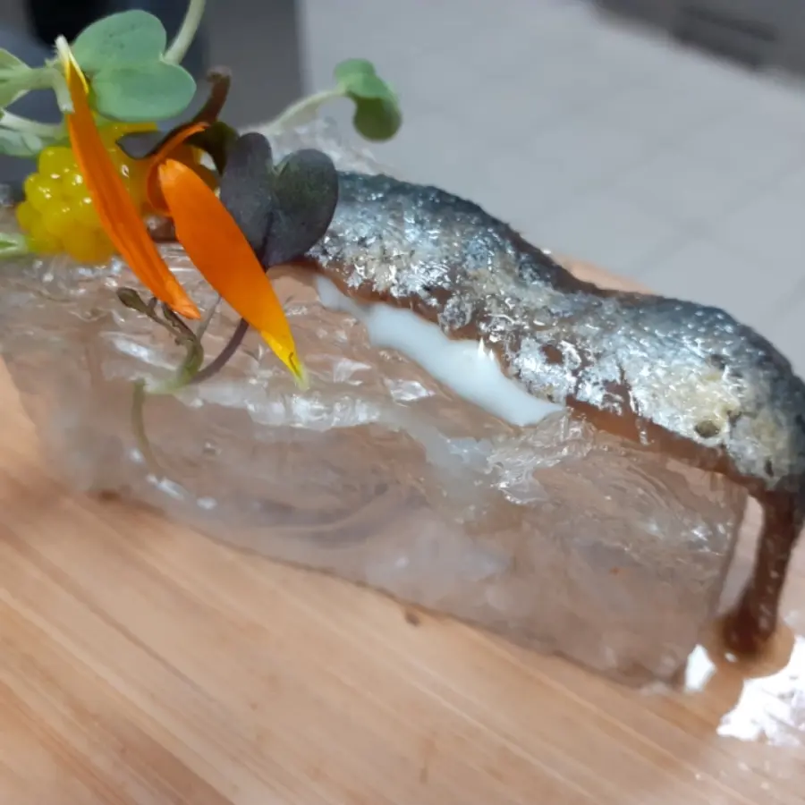 creation thumb for Pan crista anchoa de santoña perlas yuzu
