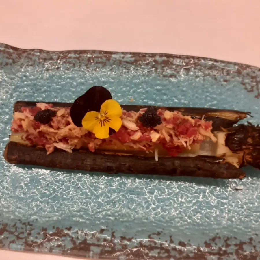 creation thumb for Steak tartar con langostinos en mantequilla de puerro