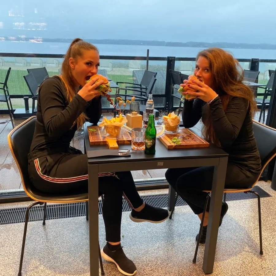 creation thumb for Burger mit herrlicher Aussicht