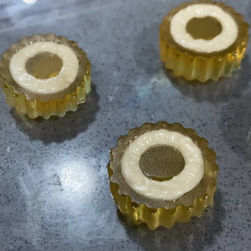 creation thumb for Honey and chamomile jelly 🍯🌼
