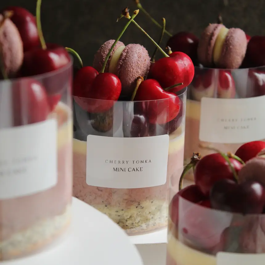 creation thumb for Cherry Tonka mini cakes