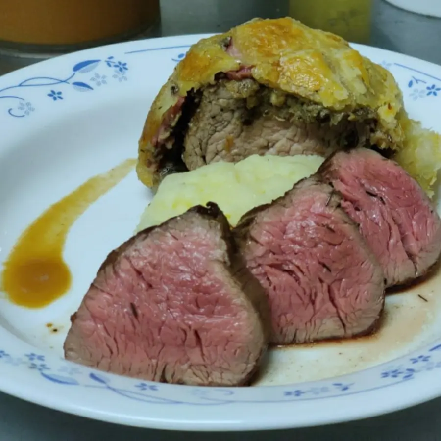 creation thumb for Beef wellington, with creamy garlic mashed potatoes and garlic and thyme seared tenderloin steak
